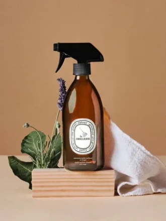 la droguerie rengringsmedel fr alla ytor med vinger 2 330x440 - La Droguerie &ndash; reng&ouml;ringsmedel f&ouml;r alla ytor med vin&auml;ger